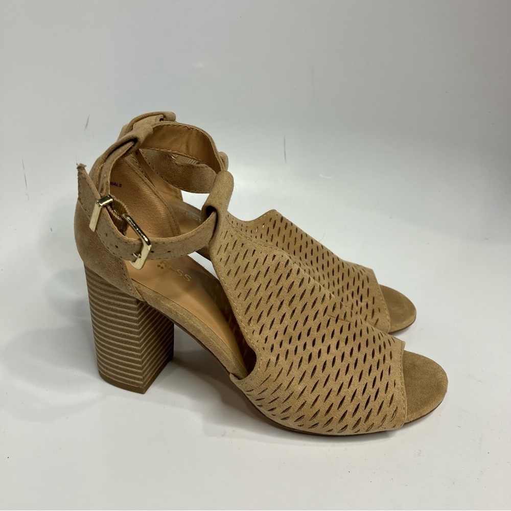 Express laser cut‎ heels size 6